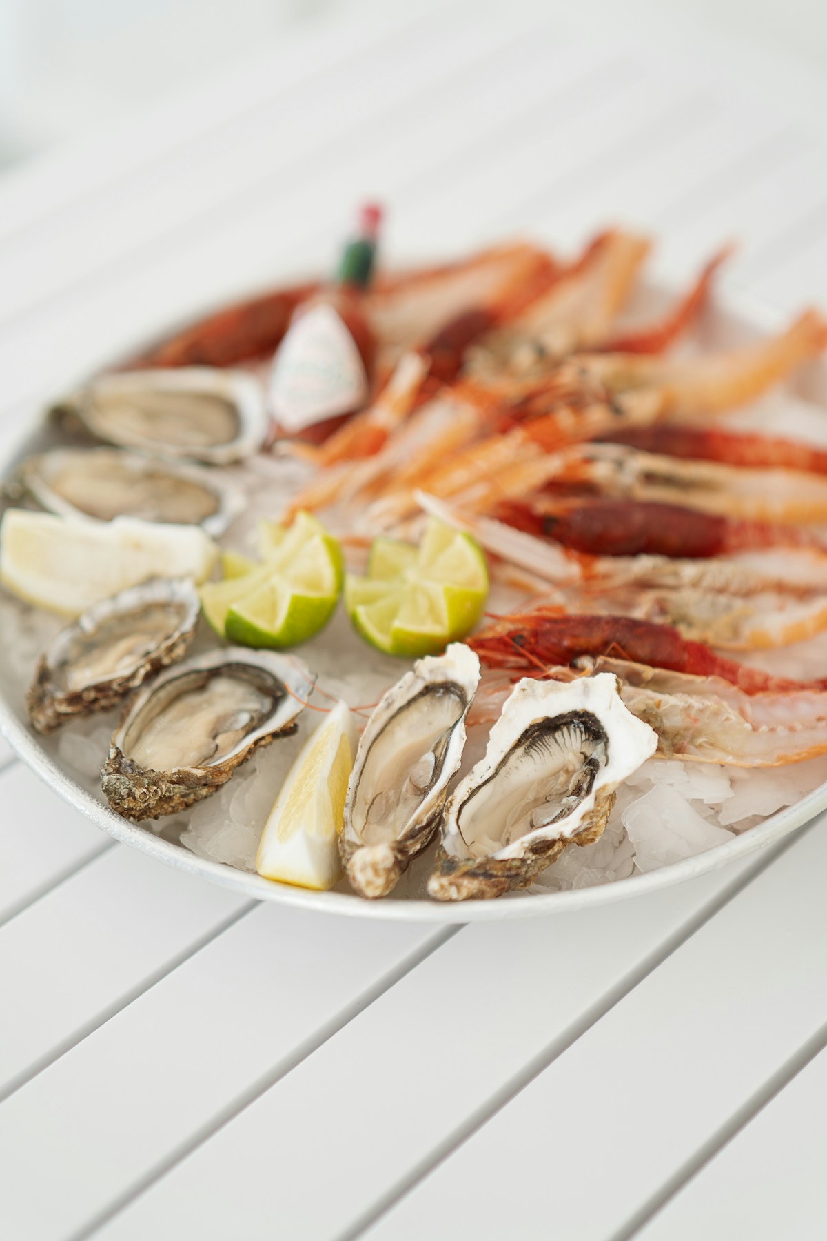 Fresh oysters and crab on a white plate — American seafood guide