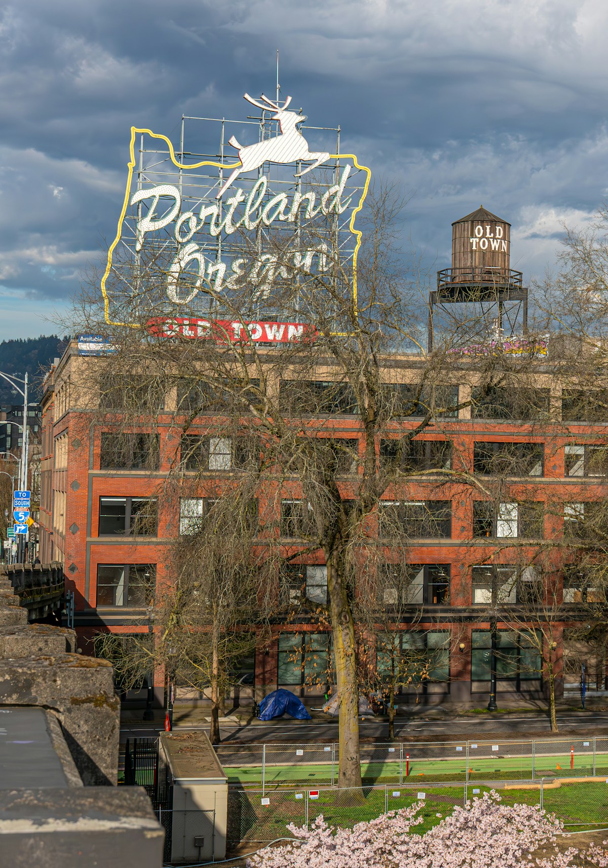 The iconic Portland, Oregon sign — digital nomad guide to Portland, Oregon