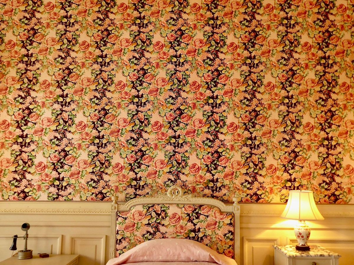 Vintage floral wallpaper in a historic bed-and-breakfast room — Savannah inn style