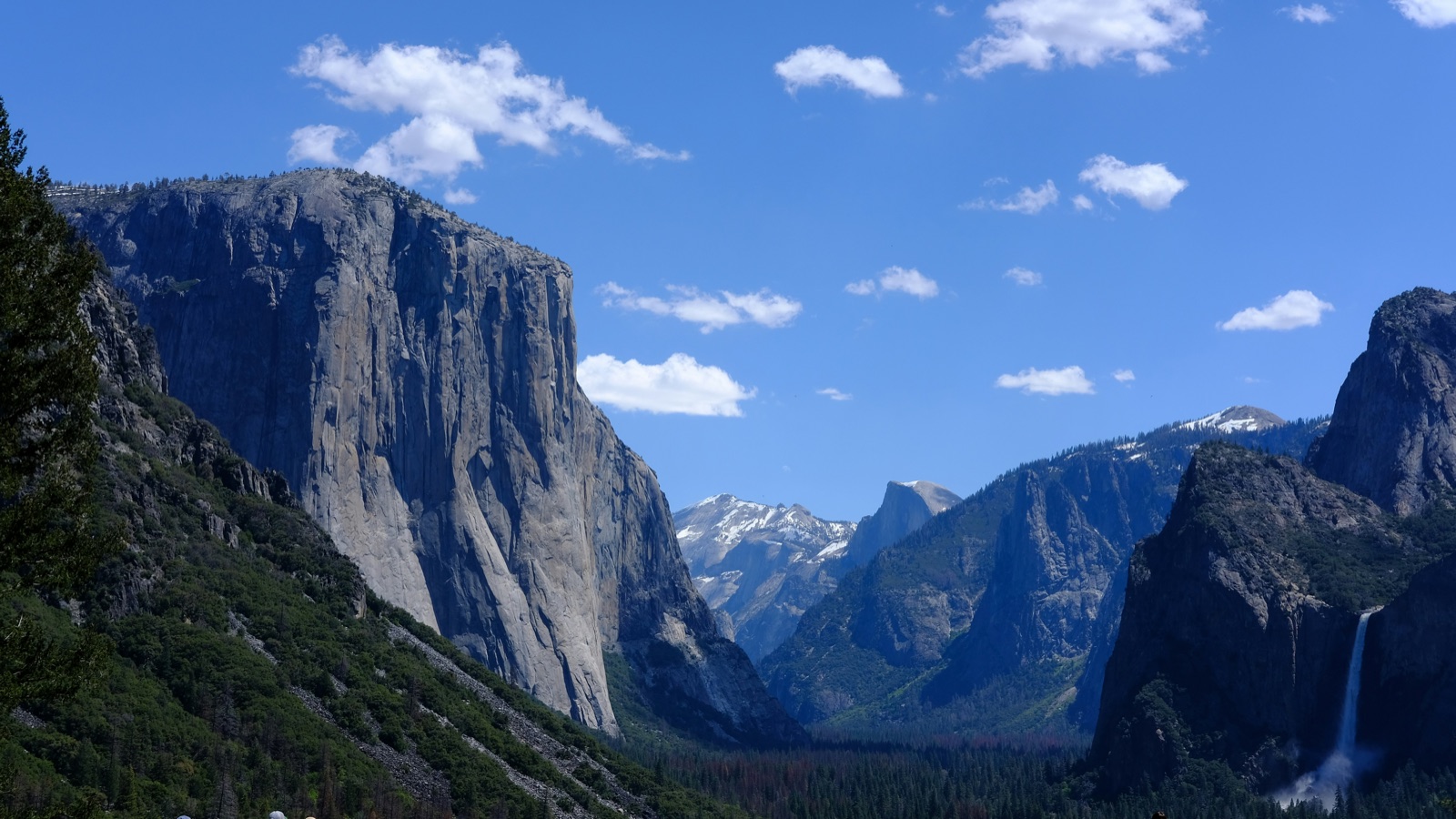 Mountains and waterfalls in Yosemite Valley, California